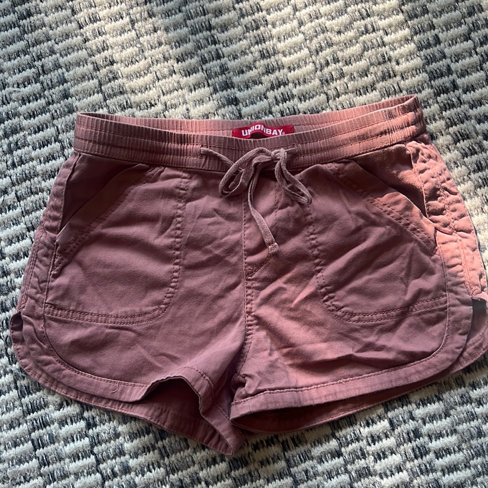 Girl's Juniors Unionbay Solid Dusty Pink Shorts. Size Medium